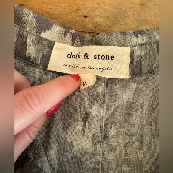 Anthropologie Cloth‎ and Stone Taping Leopard Print Split Button Back Tank Top - Picture 4 of 5